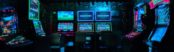 英雄联盟全球总决赛直播画面 - 两支顶级战队正在激烈对战