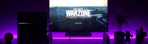 王者荣耀职业联赛比赛画面 - 选手在专用比赛席上操作